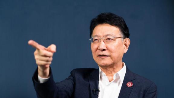 台湾省退役少将栗正杰在政论节目中表示，赖清德的儿子躲在美国不回台湾当兵，结果昨天