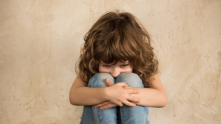 爱哭VS忍住不哭：长大后的差距，可能比你想得更大