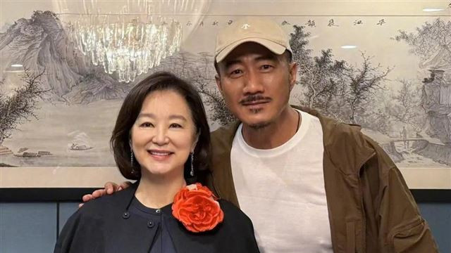 胡军回忆与卢芳的爱情故事！开始于校园时期，起因是一张饭票！