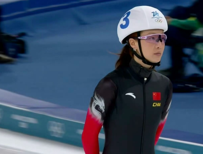 2026年米兰冬奥会速度滑冰女子集体出发决赛：
中国选手杨滨瑜获得第七名，创造中