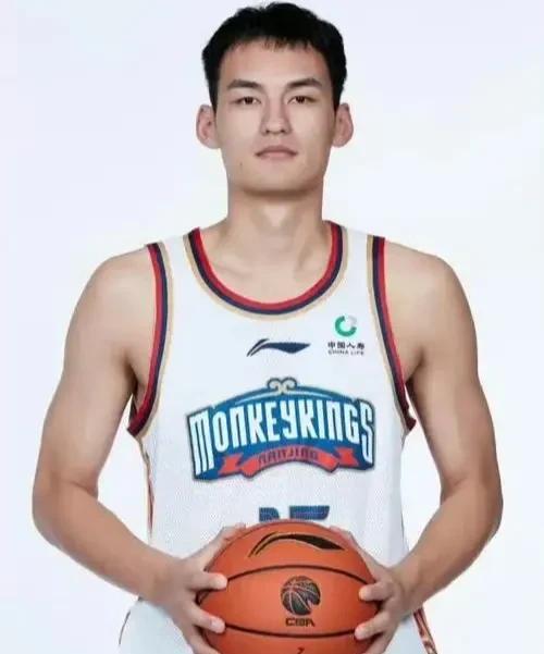 山西男篮休赛期国内球员引援传来消息！据媒体人消息，山西男篮，天津男篮等球队同时在