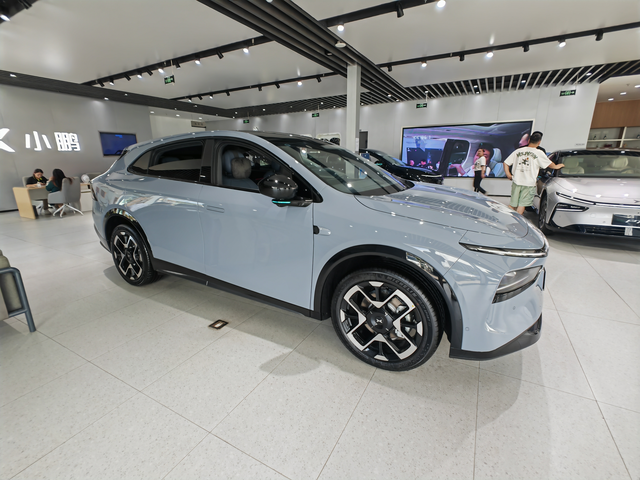 试驾小鹏G7
打着试一试的心态去了4s店，新车热度极高，预约人满为患，当刚好有一