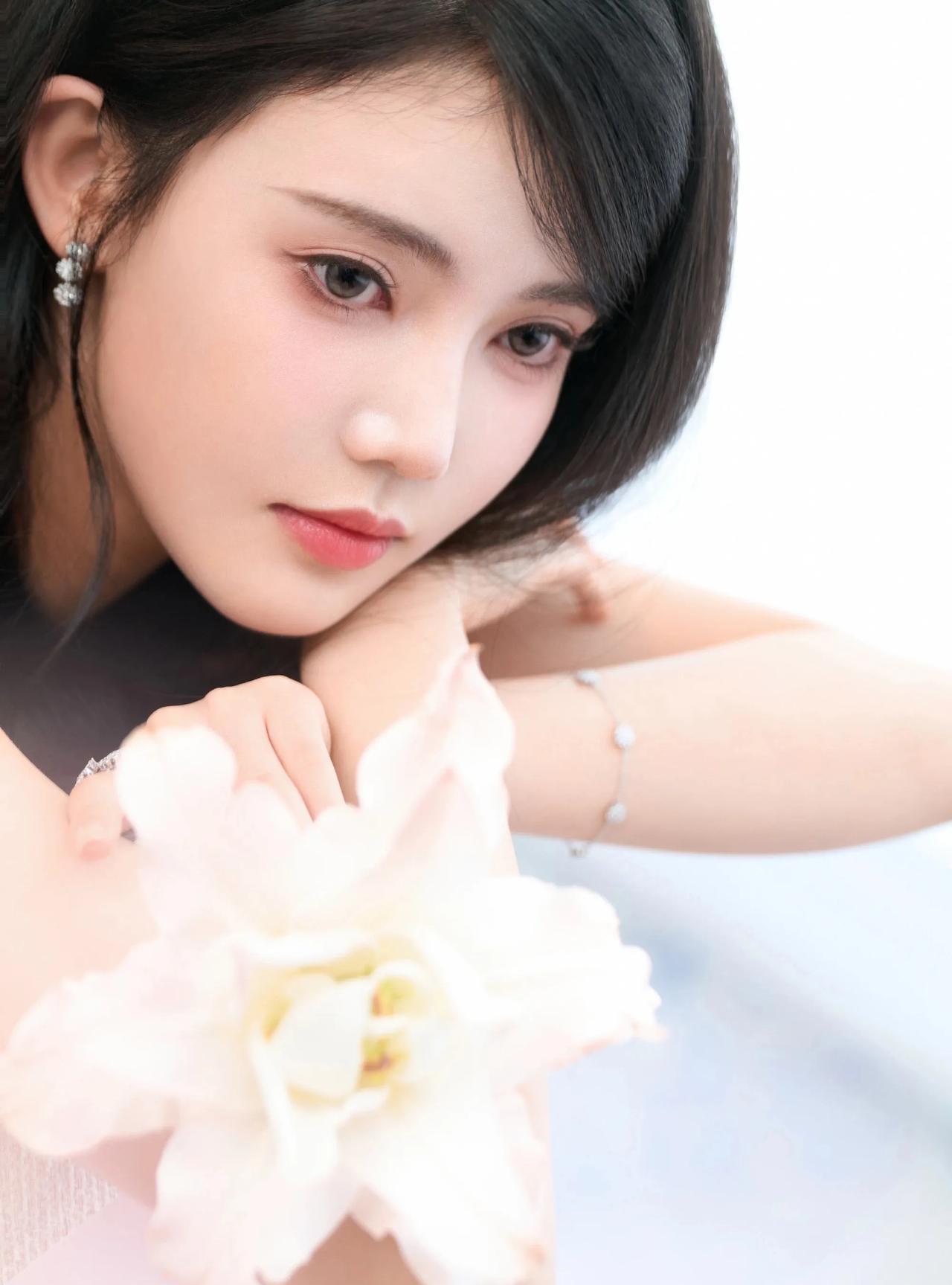 家人们谁懂啊！丝芭现在全押宝在孙珍妮身上了，这妹子能不能杀出重围，真的太让人揪心