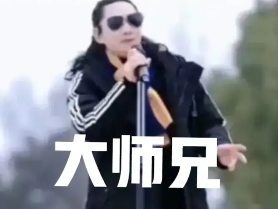 刀郎先生的大弟子好几场演唱会都没看到他的身影，基本上不来了，前面好多次都来了，但