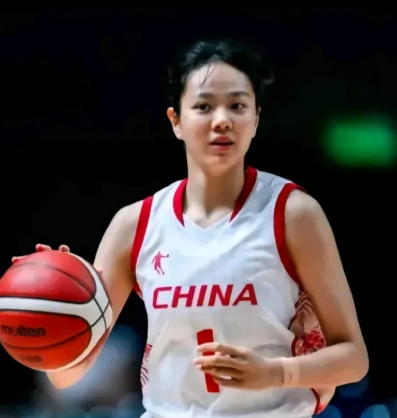 田媛媛横空出世，力挽狂澜，星光闪耀！田媛媛是中国女篮在大运会上最抢眼的新星，她在