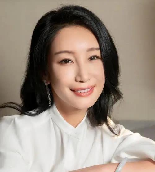 2011年，刘烨在一次采访中竟然公开嘲讽秦海璐，说班里长得最丑的女人就是她。秦海