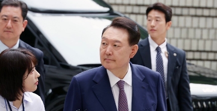 尹锡悦拒绝配合！第3次了
当地时间19日，韩国警方要求前总统尹锡悦到案接受调查，
