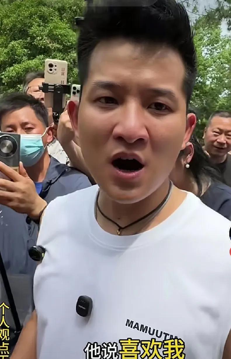 有的人骂捞女。全国才几个捞女。捞男更多。韦雪说:   怎么捞也捞不到你啊！你又没