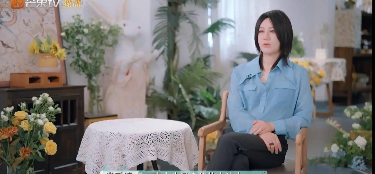 尚雯婕帮朋友化新娘妆，
朋友转头就擦掉。
尚雯婕脸色
一下子就不好了。
尚雯婕这