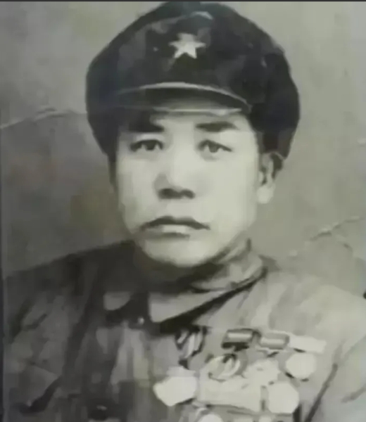 1955年，军中大授衔，毛主席手握名单突然问道：“那个一次杀了27个鬼子的军中吕