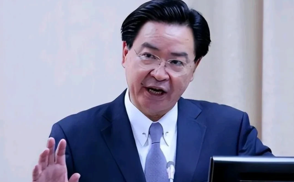 被我们纳入“台独顽固分子”名单的吴钊燮出来放话了，态度非常的恶劣！吴钊燮会见窜访