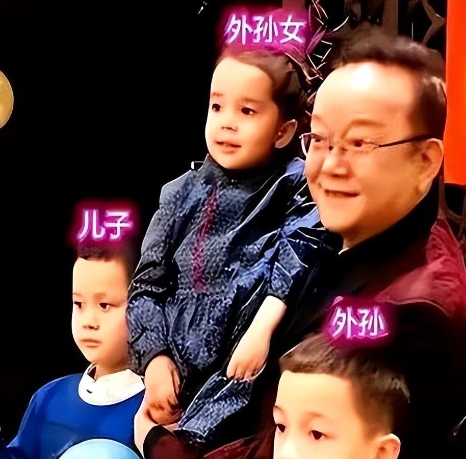 2006年，58岁的王刚三婚娶了小他20岁的郑艳东。新婚之夜，王刚对郑艳东说：