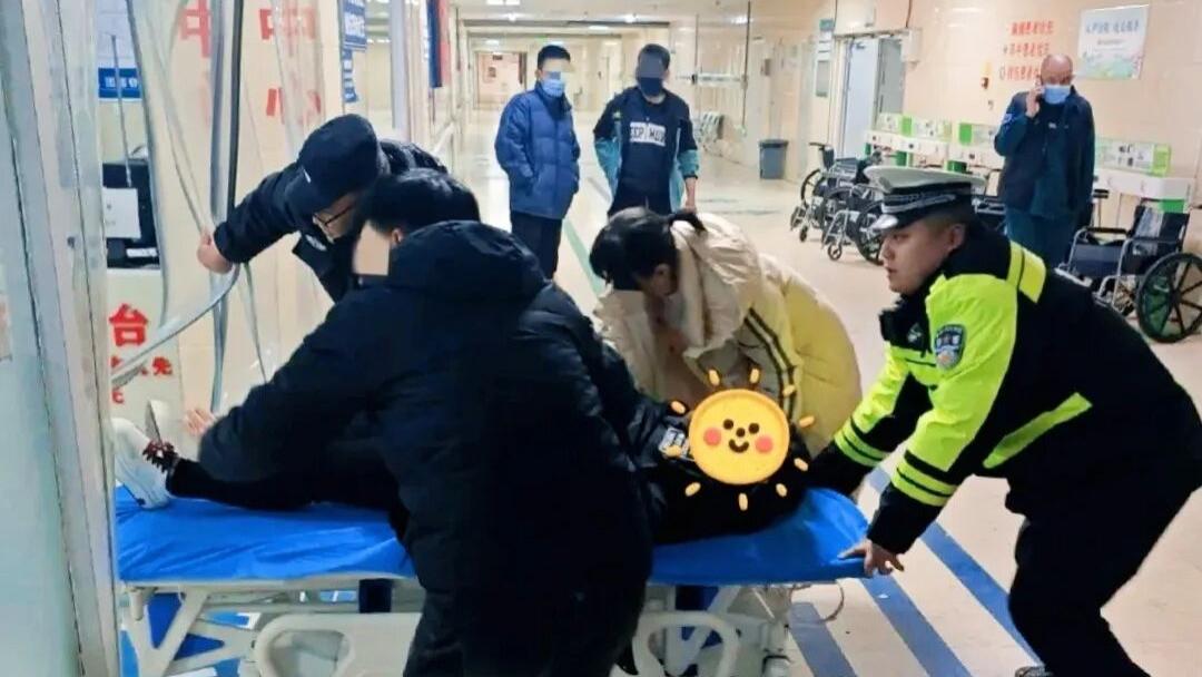 深夜，雄安公安为生命亮起警灯