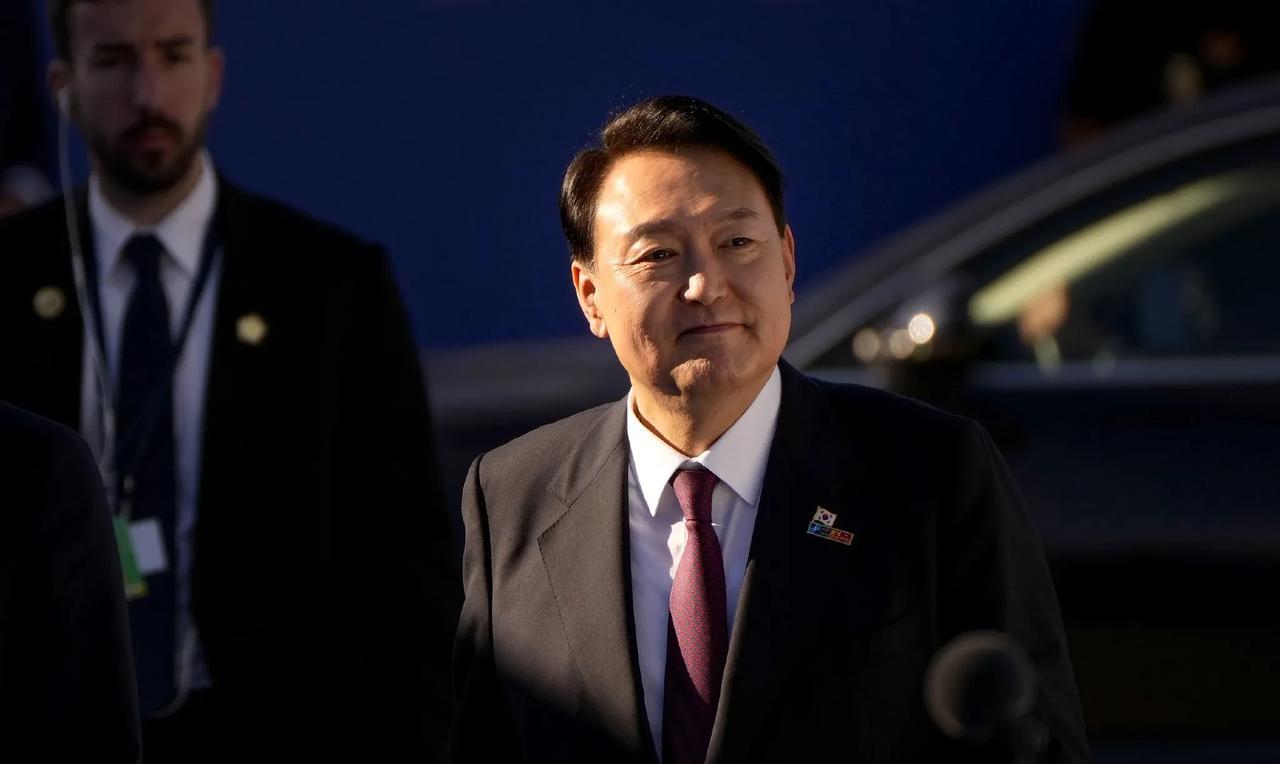 再也不敢当总统了？尹锡悦做人不留一线，把朴槿惠、李明博送进监狱，更离谱是他还把韩
