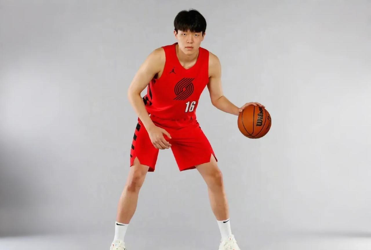 杨翰森不参加男篮亚洲杯，不容易，篮协竟然听取民意了！
他现在处于上升阶段，低水平