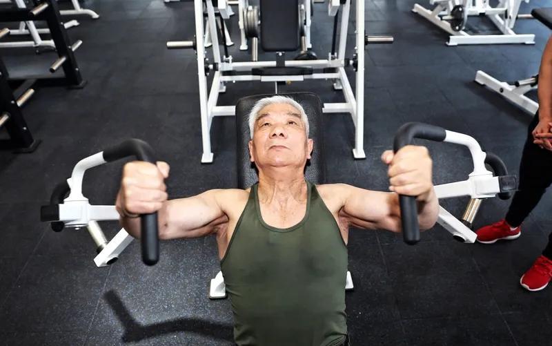 退休老师当中最大的赢家
不是拥有副高职称
也不是满墙荣誉证书
更不是退休津贴逐年