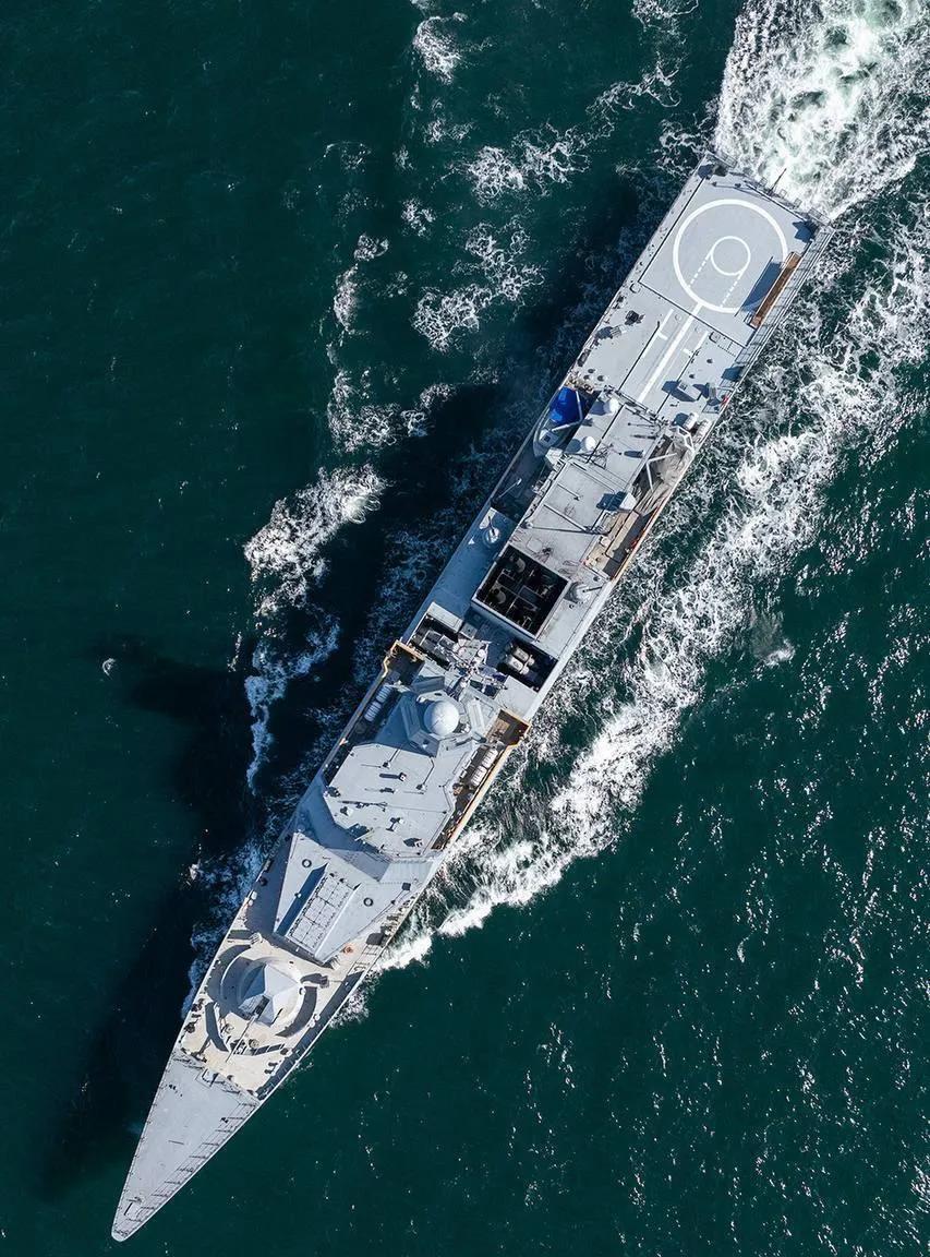 俯拍俄罗斯海军20380型
“水星”号导弹护卫舰（734）。
