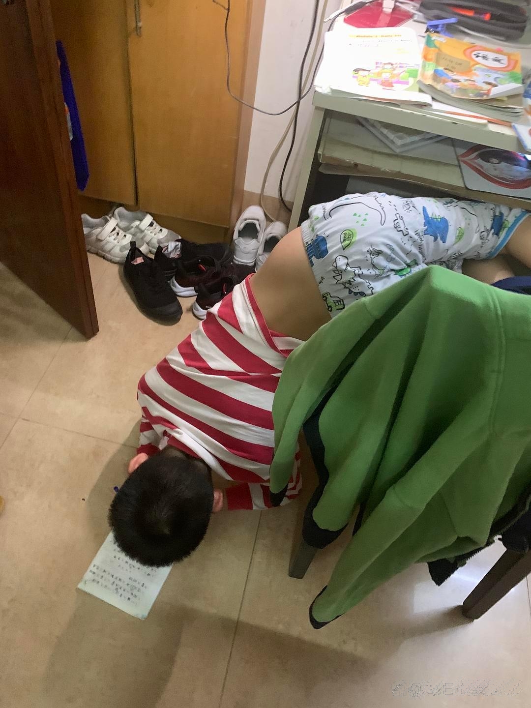 倔强的孩子，还有倔强的腰~