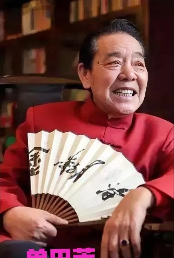 我听单田芳的评书哭过两次，一次是白玉堂死的时候，我当时一边听一边去拿一杯水，听到
