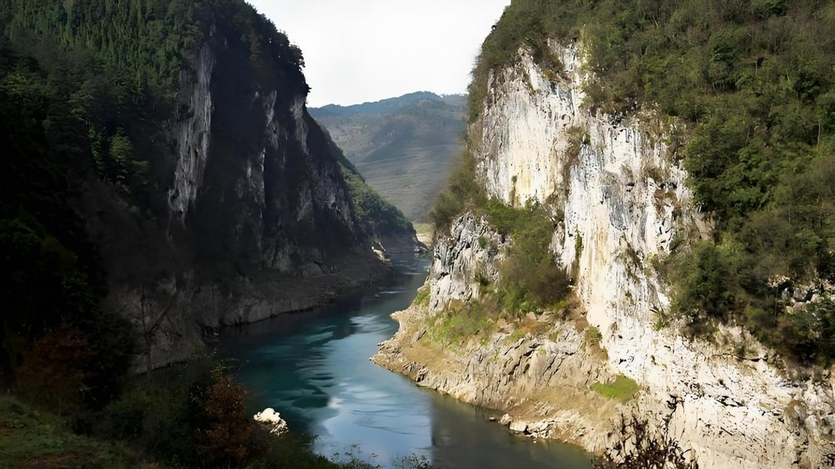 强渡乌江的功臣，后因不满职务脱离八路军，毛主席说情：给条活路