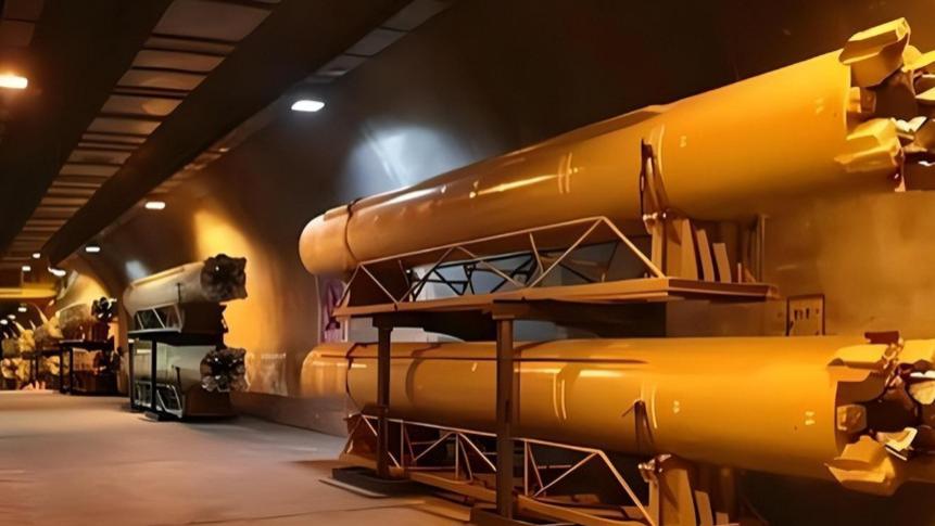 秘密建造10000座碉堡，藏有2000枚洲际导弹，距离中国最近仅900公里