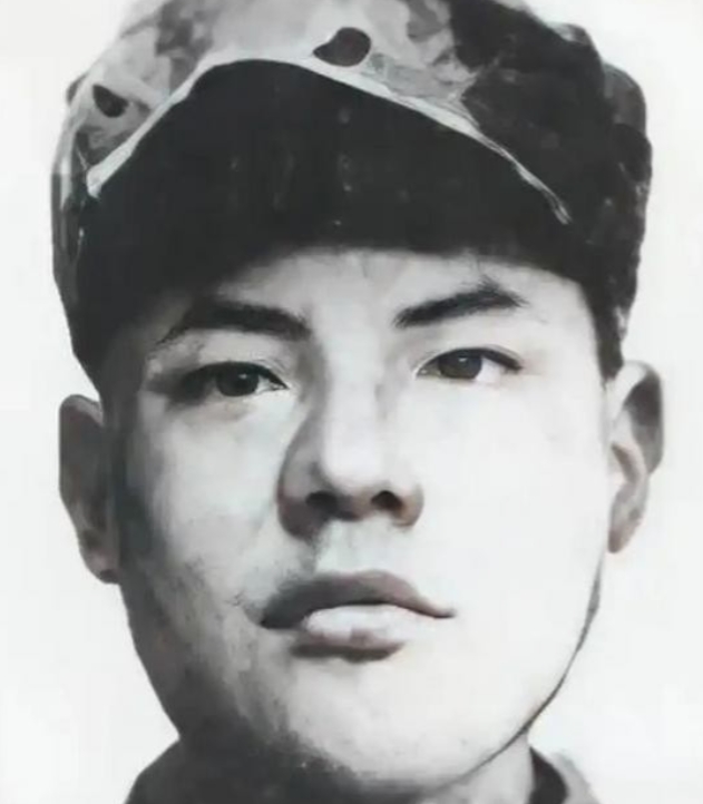 1943年，仅25岁的八路军科长被俘，日军把他带到华丽住所，还找来美娇娘与他同房