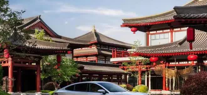 如今车市现状：
油车20万：使用10年，油费10万，卖4万！
新能源车20万