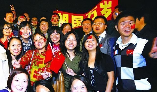 华人在美国为什么没有形成大家族？这么说吧，华人根本就干不过昂撒人和犹太人。
在美