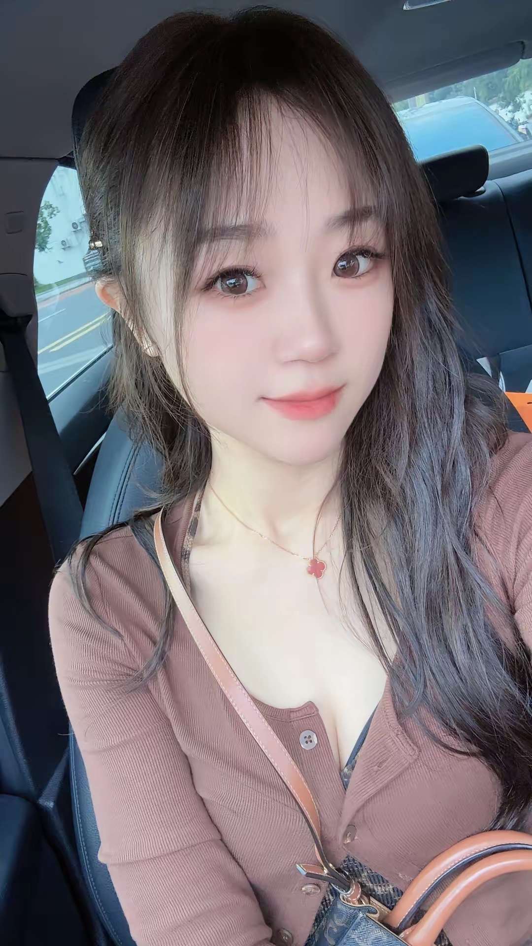好无聊啊，要不你们轮流夸夸我哟