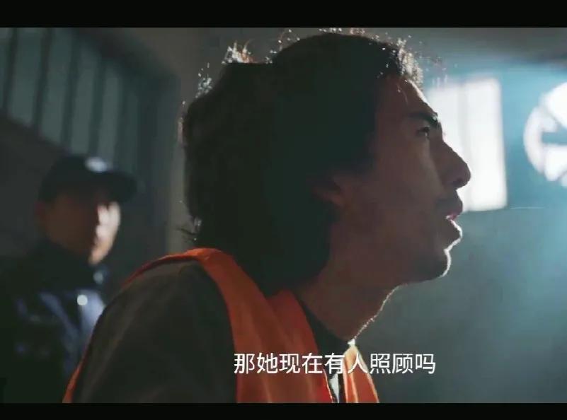 我们已经派人去照顾她了。你别担心。邓妍告诉他。
陈阿墨为了老妈，交代了。配合警方