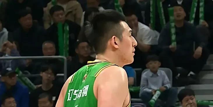 有很多声音，在嫌弃付豪了
1、这打的是什么？
2、付豪你走吧！
3、他会打球吗？