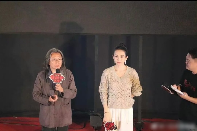 章子怡的骨相太好了，这个年纪脸也没发腮，头小脸小天生电影脸。