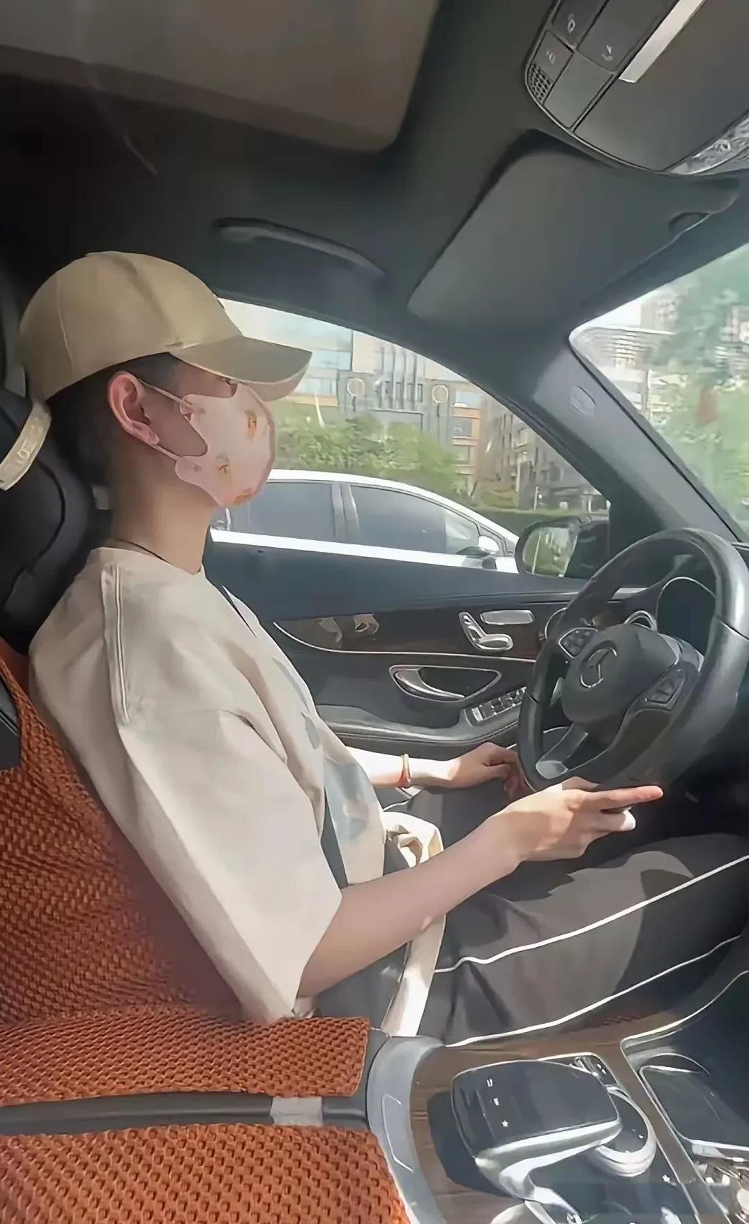 国乒顶级美女王添艺应该是彻底告别乒乓了，从她不参加全运会体测就看出端倪啦！
23
