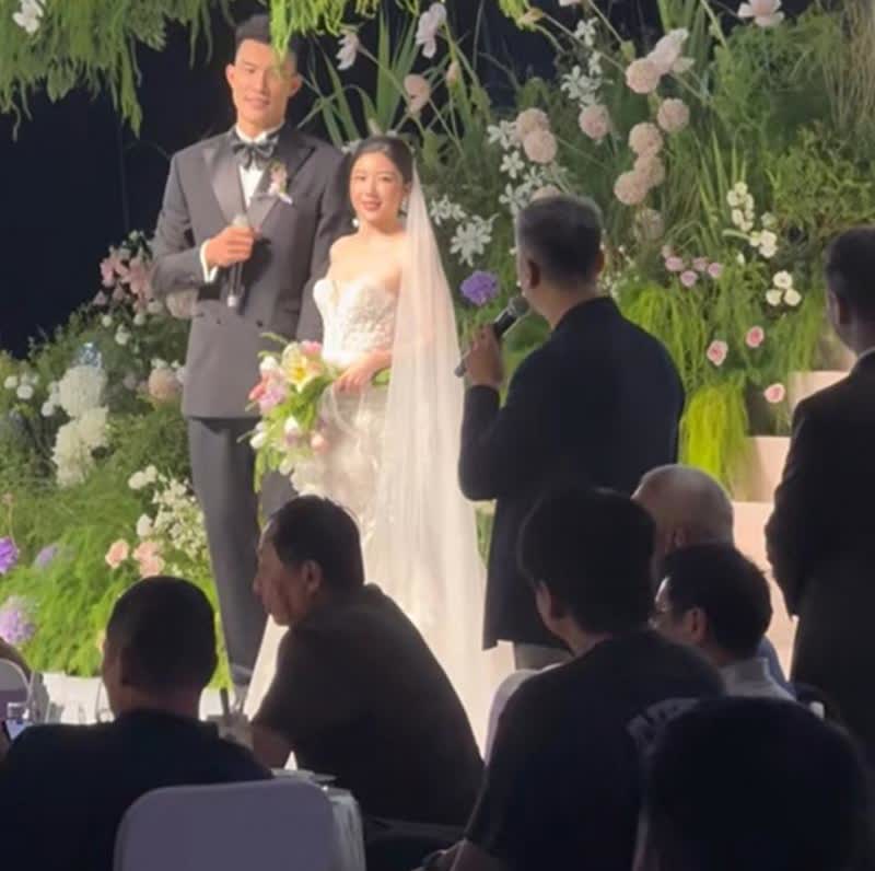 郭凯结婚，郭士强和邱彪指导都去了。

在婚礼现场，郭导为郭凯送去了新婚祝福，