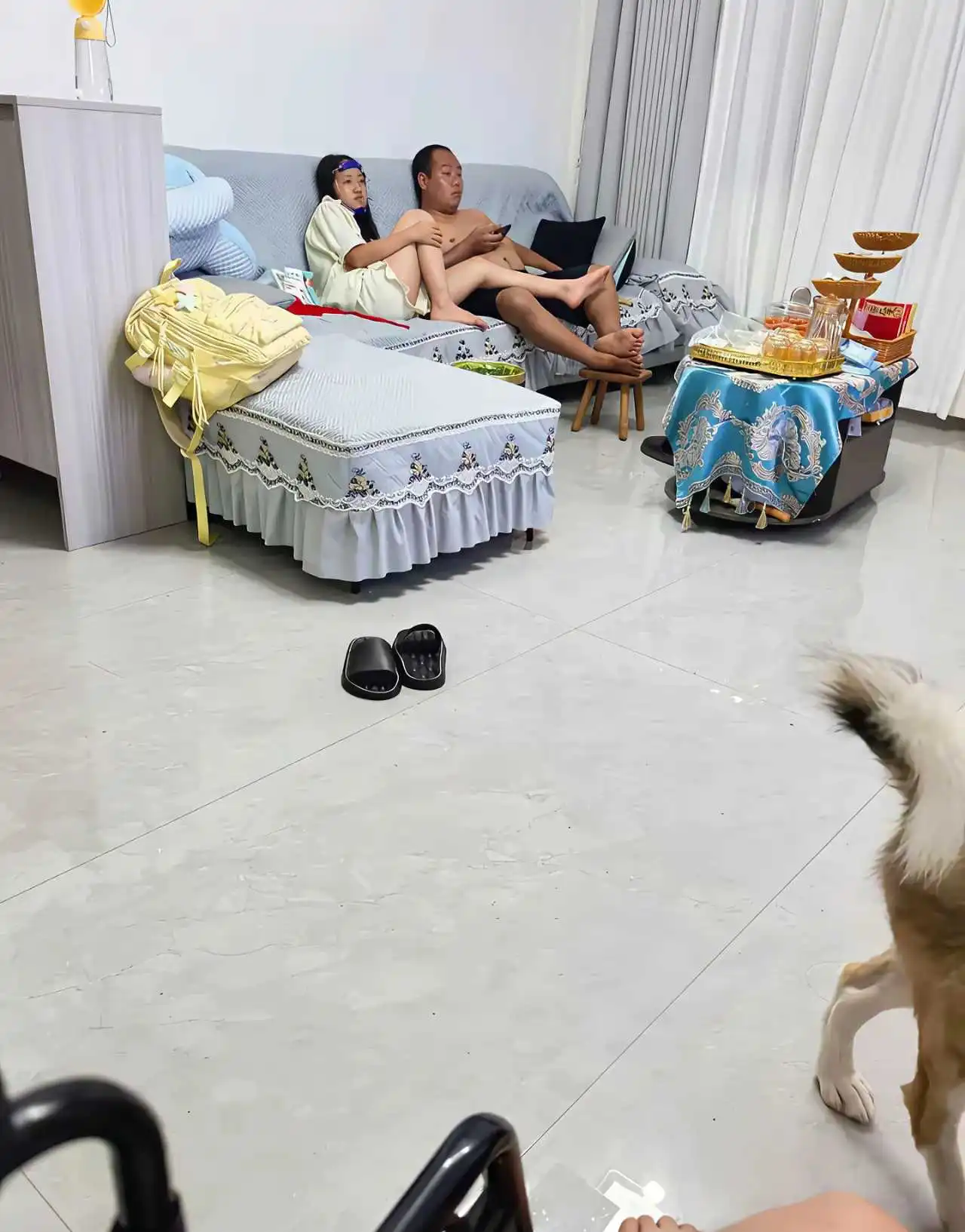 女儿12岁之后，建议爸爸不要在家里光膀子，个人看法而已。

