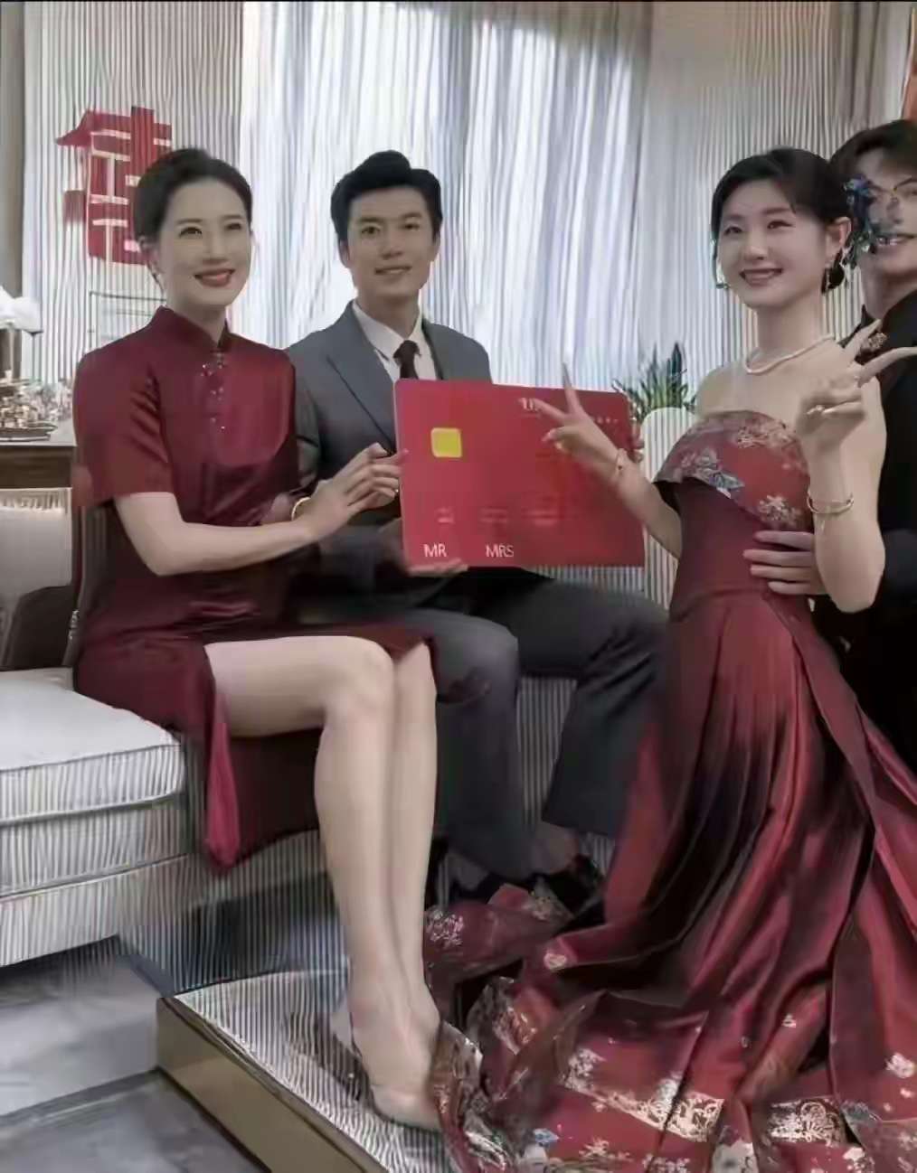 有一说一丈母娘的腿是真长。