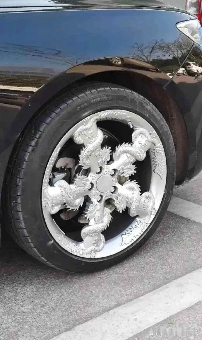 得是什么车，才能配得上这轮子？