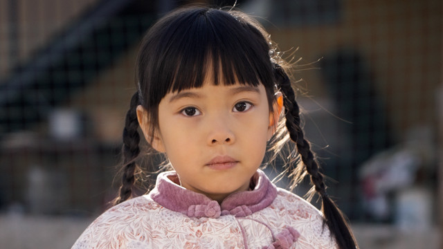 竖屏短剧《河边的礼物》杀青 小演员姐妹花演技获赞 马睿玥泪别杨洋