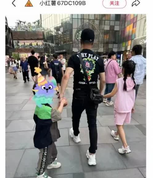 原来汪峰也会心痛，在一档节目中汪峰表示，女儿醒醒也同样经历了他生活中的这些巨变。