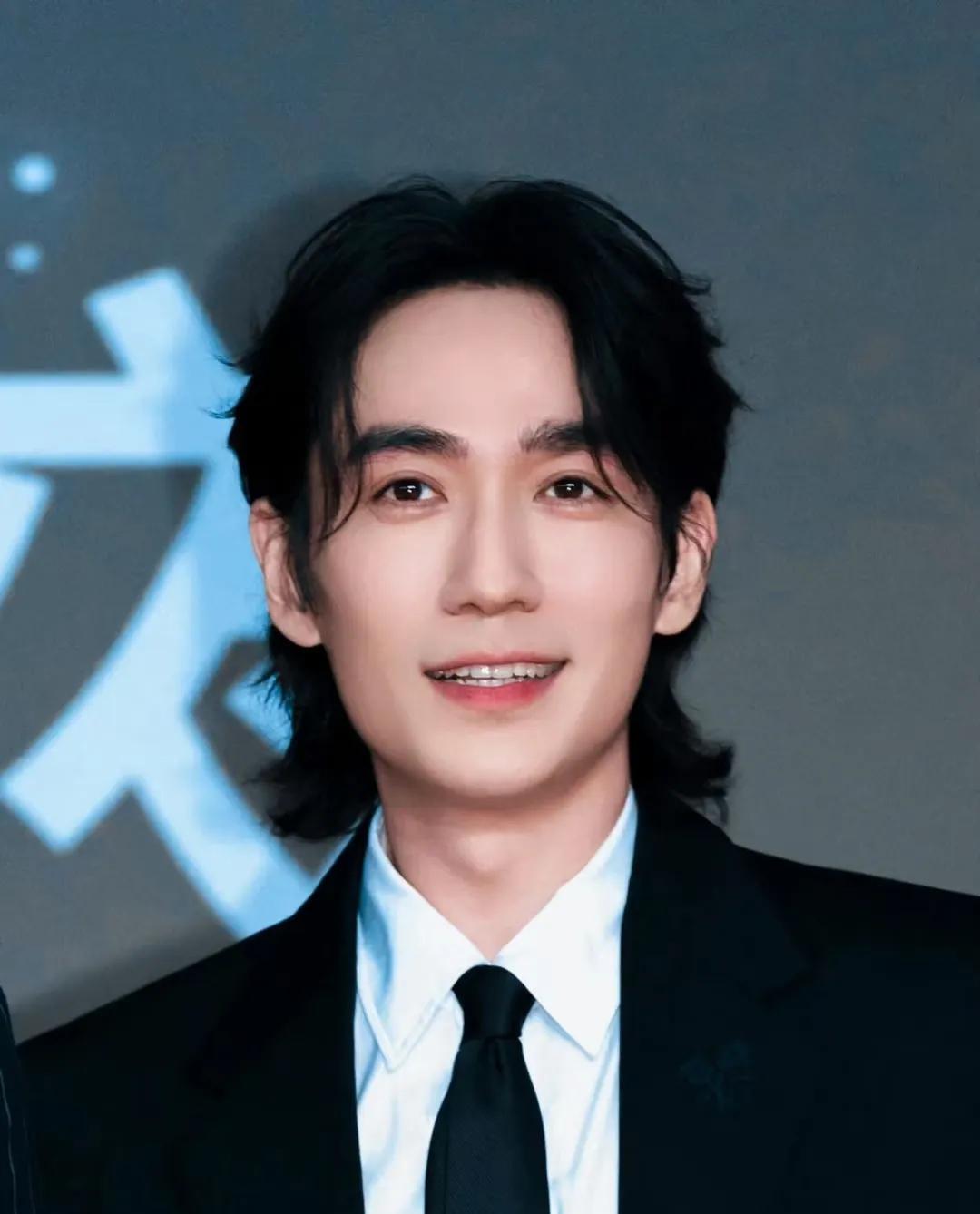 终于知道朱一龙为什么能拿影帝了，这段话值得所有年轻演员学习。他曾在采访中说：我现