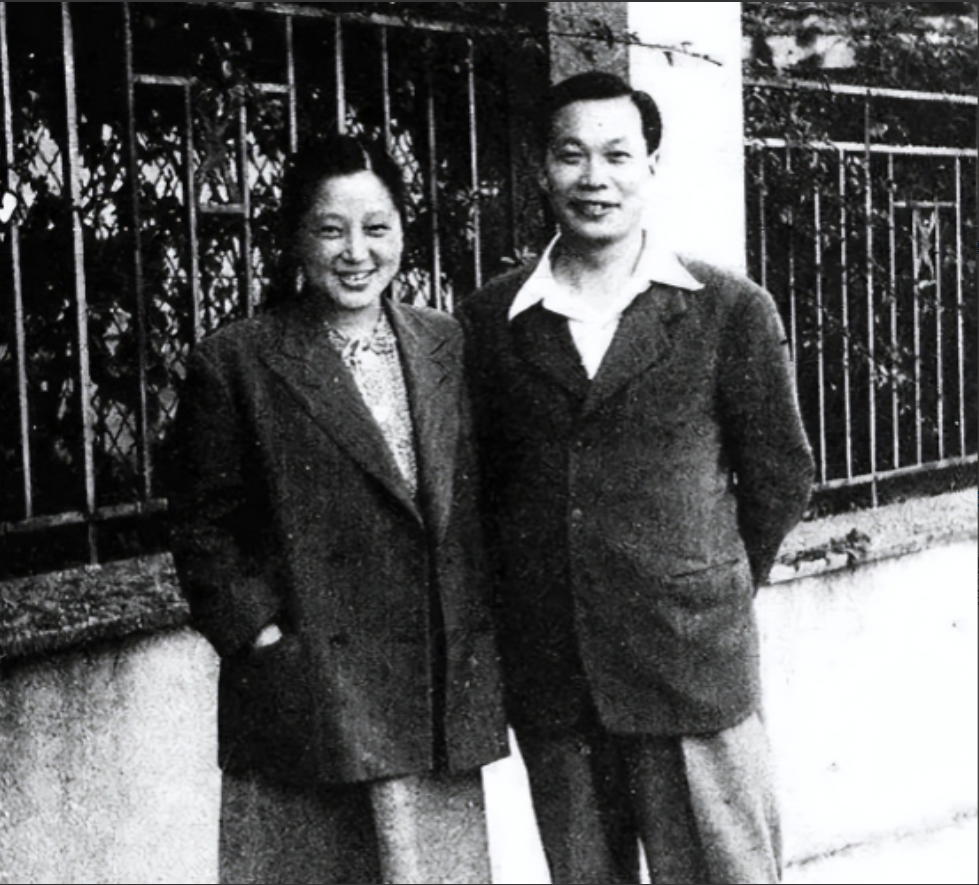 1969年，著名物理学家钱三强被下放到陕西农村，当他看到一个打扫厕所的女子时，忍