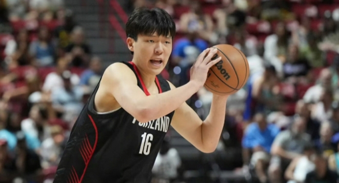 杨瀚森15分创新高，连续三场得分上双
7月16日，NBA夏季联赛继续进行，波特兰