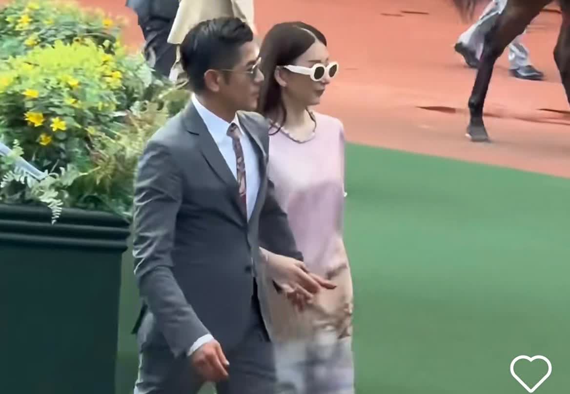 方媛有一点是真值得郭富城爱她。

那就是为了满足郭富城儿女双全的愿望可以一直