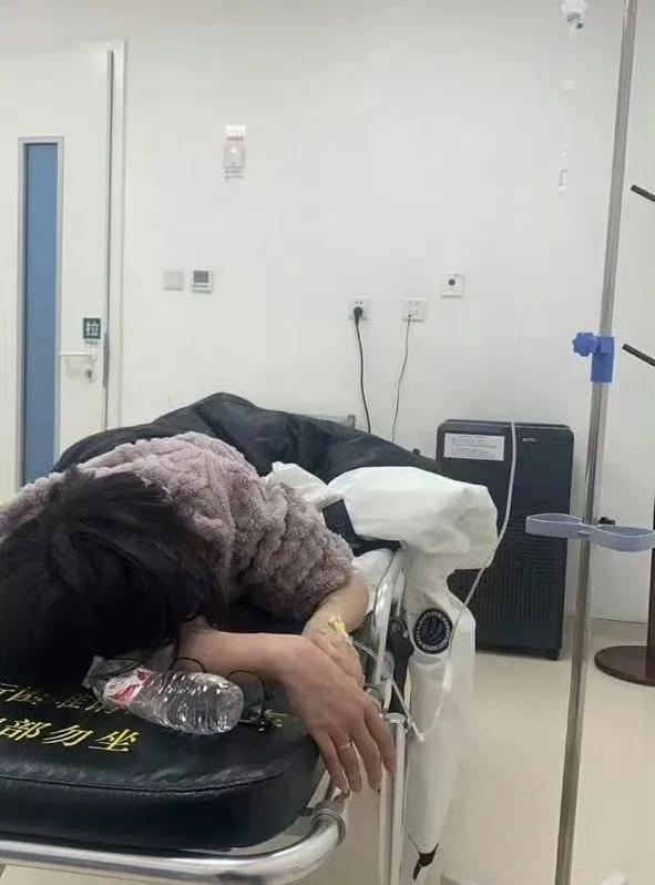 颖儿好糊涂啊！她把胆结石当急性肠胃炎，第一时间竟然没有就医而是疯狂下单买胃药吃。