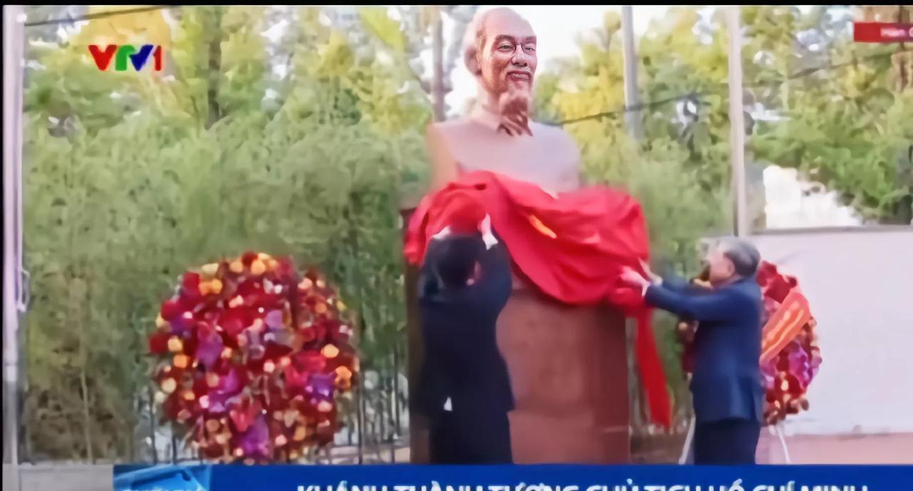 苏林访问韩国属于“公私两不误”，于公是国事访问，两国就经贸等事务进协商谈判；就私