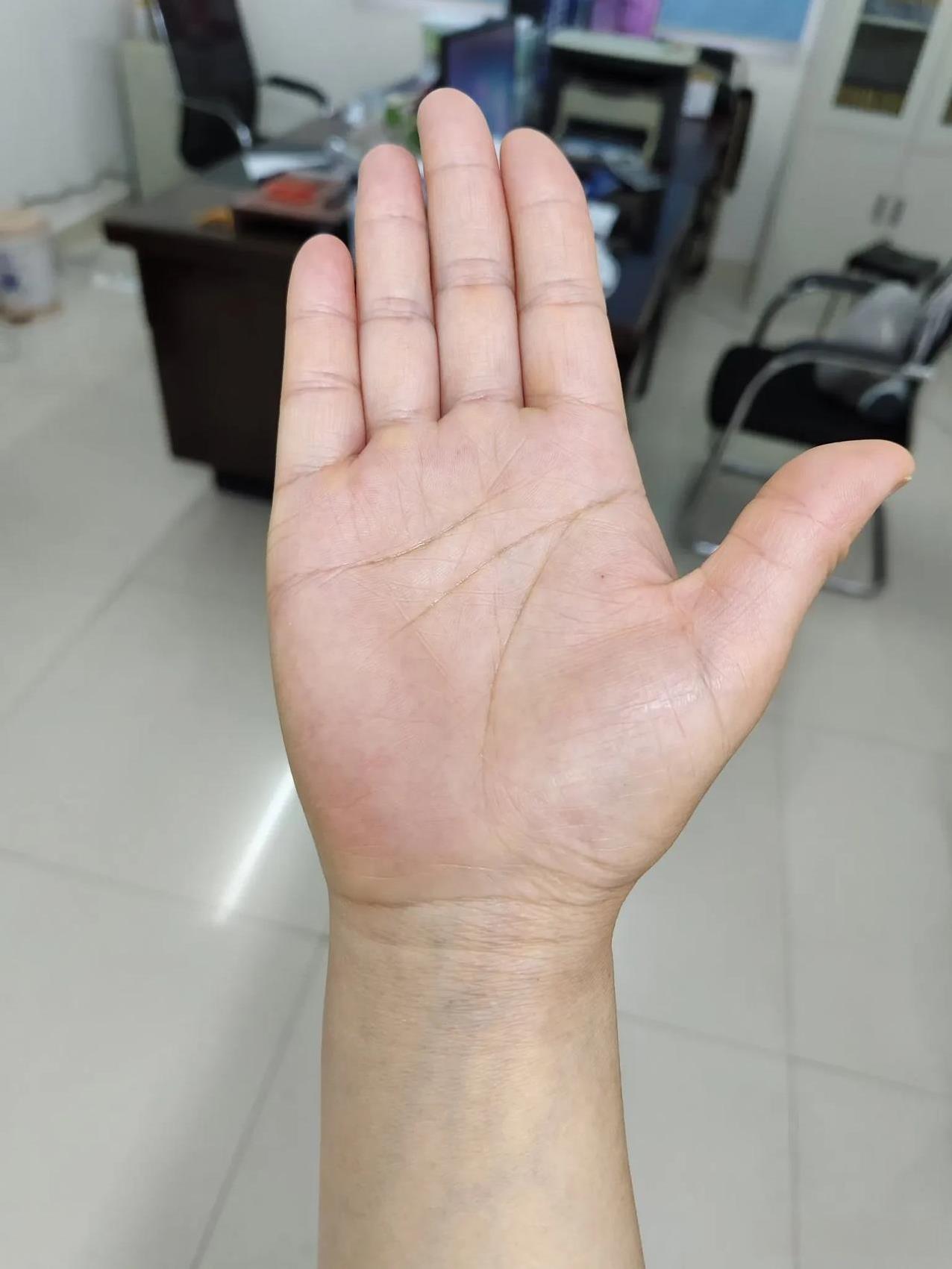 什么样的手相
能发大财呢？
那年，
花了10块钱
看了手相，
看手相的先生说我，