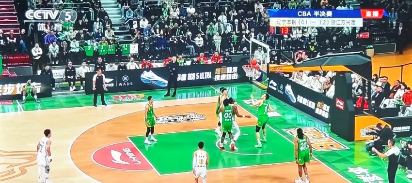 CBA解说双标现场有多离谱？中立球迷评论区炸锅了！
