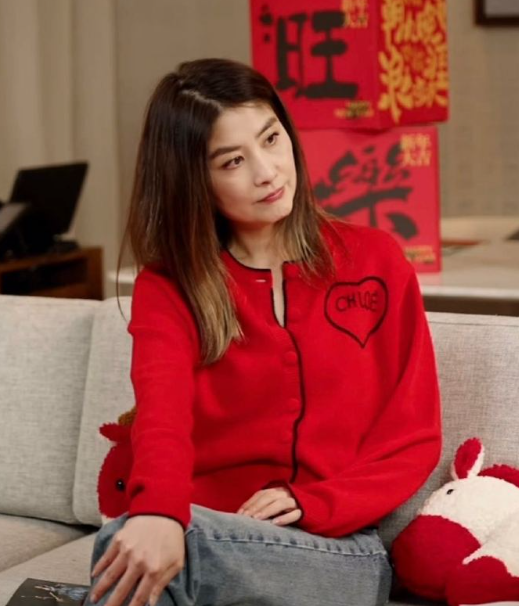 直播里全程放飞自我也太可爱了吧，鬼脸说来就来，和朋友互动耍宝完全没架子。这哪是i