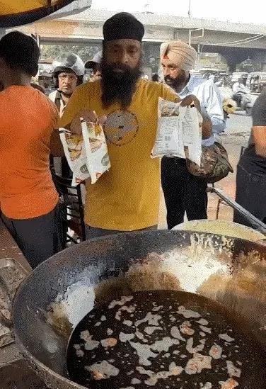 那点融化的塑料可能是这个锅里最干净的东西了！