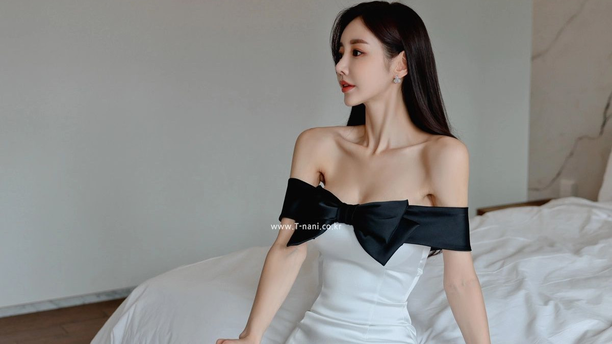 孙允珠：皎白流光黑蝶结时尚派对短裙